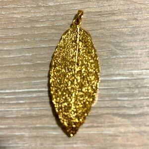 Vintage Gold Tone Mesh Leaf Pendent